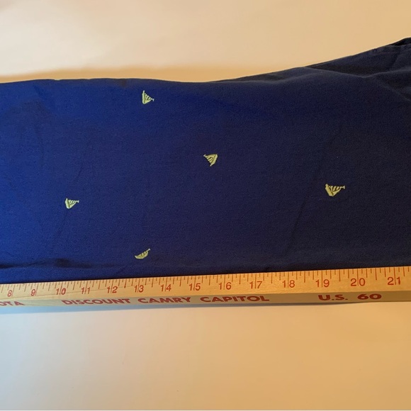 L.L.Bean Women's Blue Cotton Pants with tiny green sailboats. Size 6 petite - Picture 8 of 8